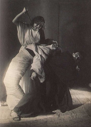 Illustration 10 : L’Assassinat. Cliché de couverture d’E. Lotar (Artaud 1931)