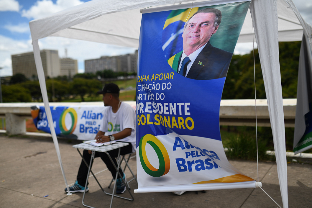 Bolsonaro entend fidéliser un peuple sans parti en révolte contre les institutions. Crédits Gérard Wormser