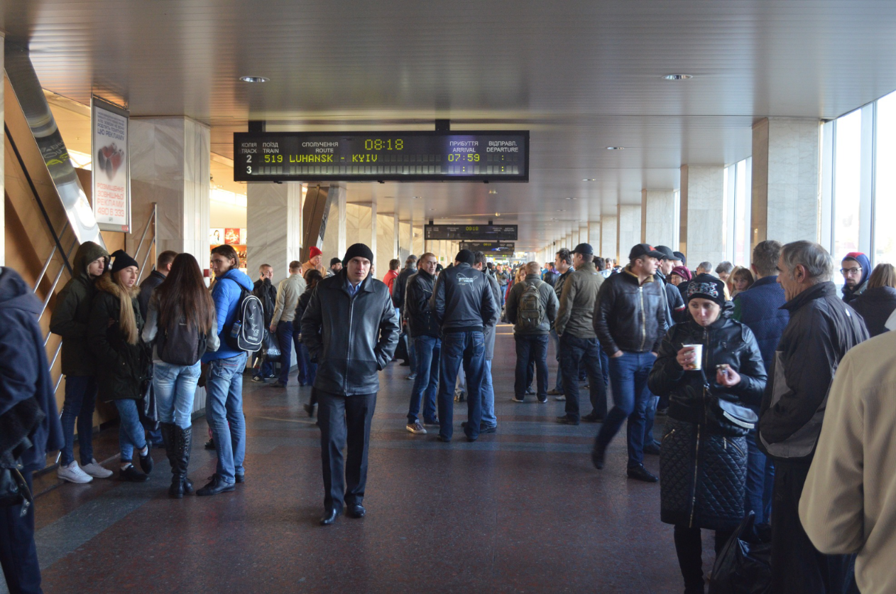 Gare centrale de Kiev : arrivée du train de Louhansk. Photo : Gérard Wormser