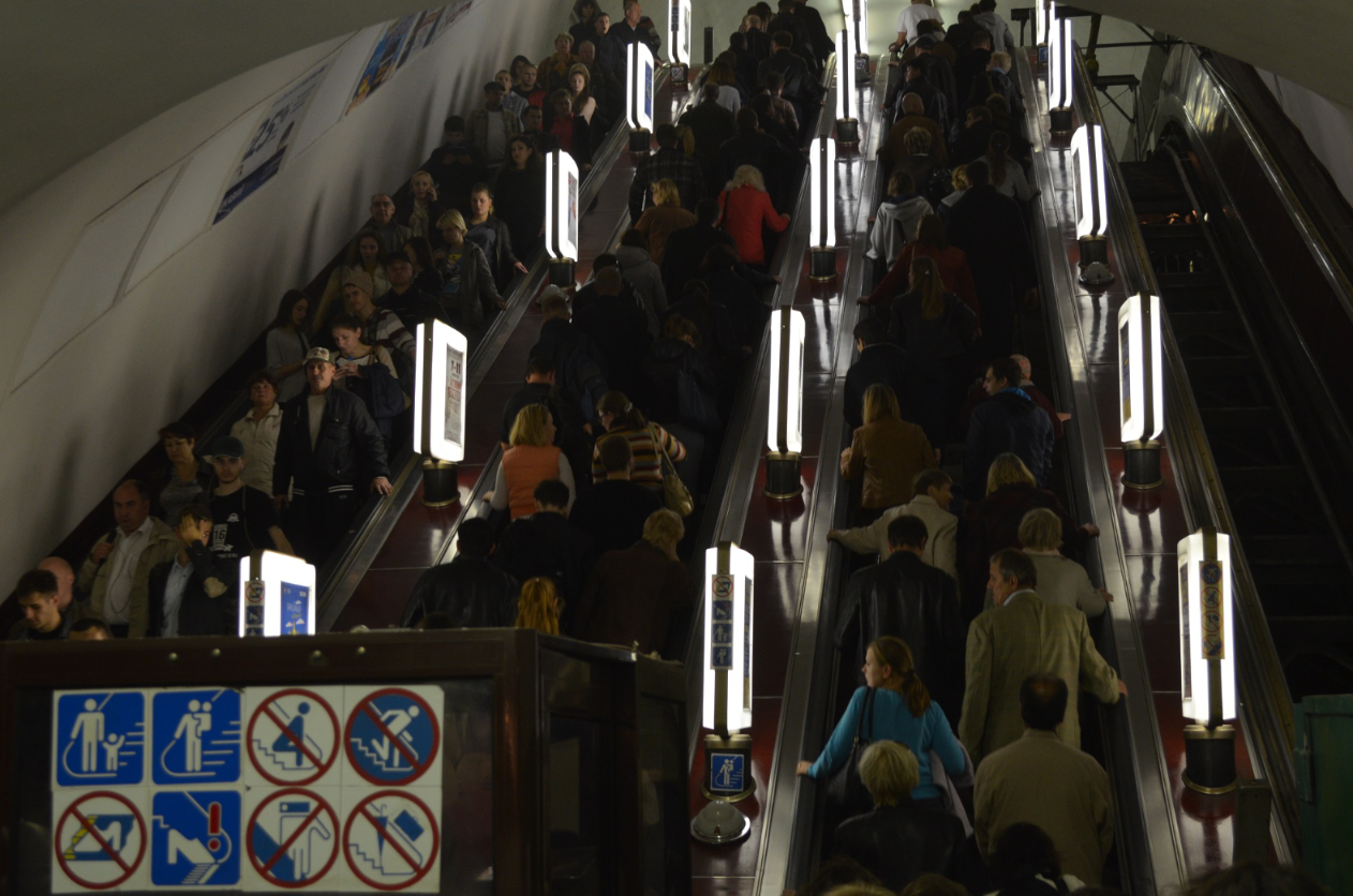 Escalators du métro de Kiev. Photo : Gérard Wormser