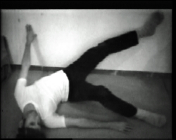 11 – Bruce Nauman, Wall-Floor Position, 1968, vidéo, MACBA Collection, Barcelone.