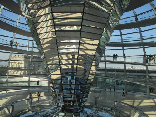 Norman Foster, interior de la cúpula del Reichstag, Berlín. Fotografía de d’Avishai Teicher, 25 de junio de 2016.