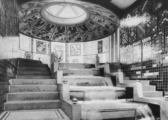 Bruno Taut, interior del pabellón «Casa de cristal», 1914 (destruido desde entonces), exposición del Werkbund de Colonia. Fotógrafo desconocido.