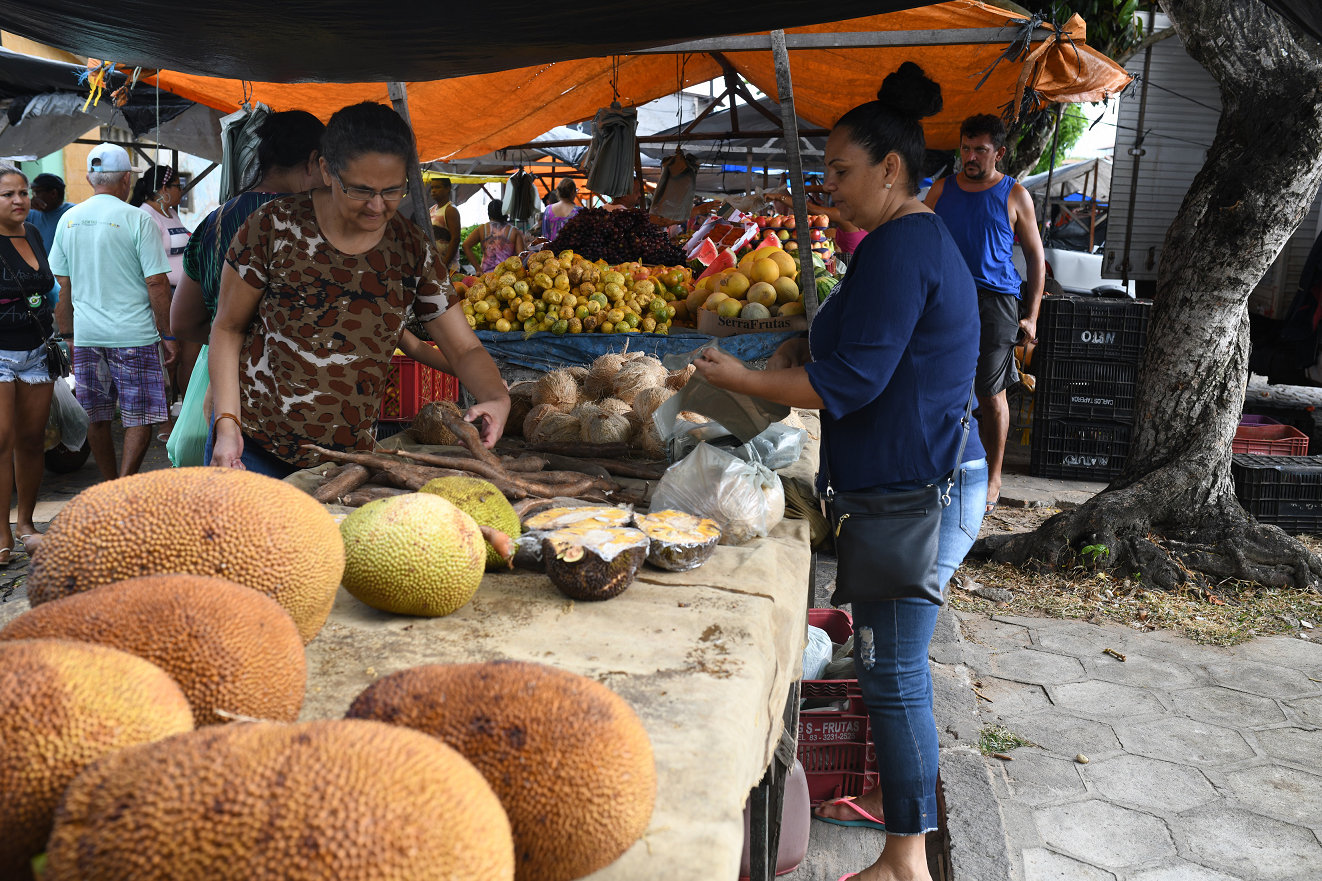 Les fruits et le manioc assurent une alimentation saine pour tous. Crédits Gérard Wormser