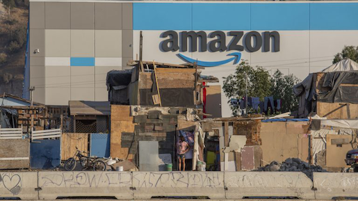 Les accords entre le Mexique et les USA font de Tijuana un hub industriel en même temps que cette ville-frontière symbolise l’écart de richesse avec San Diego, toute proche, devenue la 8e ville américaine. Les photos d’Omar Martinez ont été abondamment relayées Photo : Omar Martinez