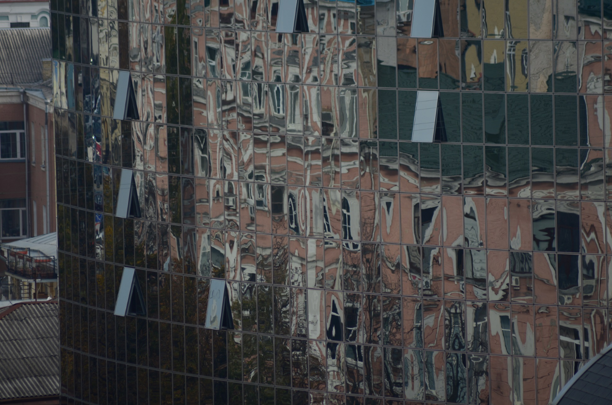 Jeux de lumière sur les façades de Kiev. Photo : Gérard Wormser