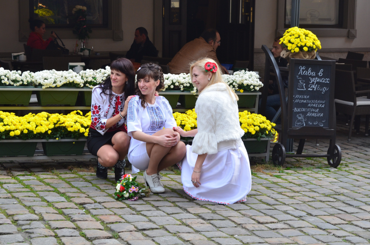 Jeunes filles à Lviv. Photo : Gérard Wormser