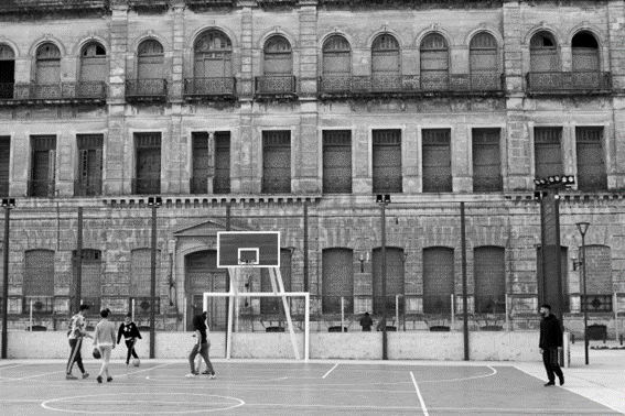 Abandonded Ex Hotel Nacional, Ciudad Vieja. Photograph María Rosa Jijón 2019. Elaborated by Laboratorio Reactor.