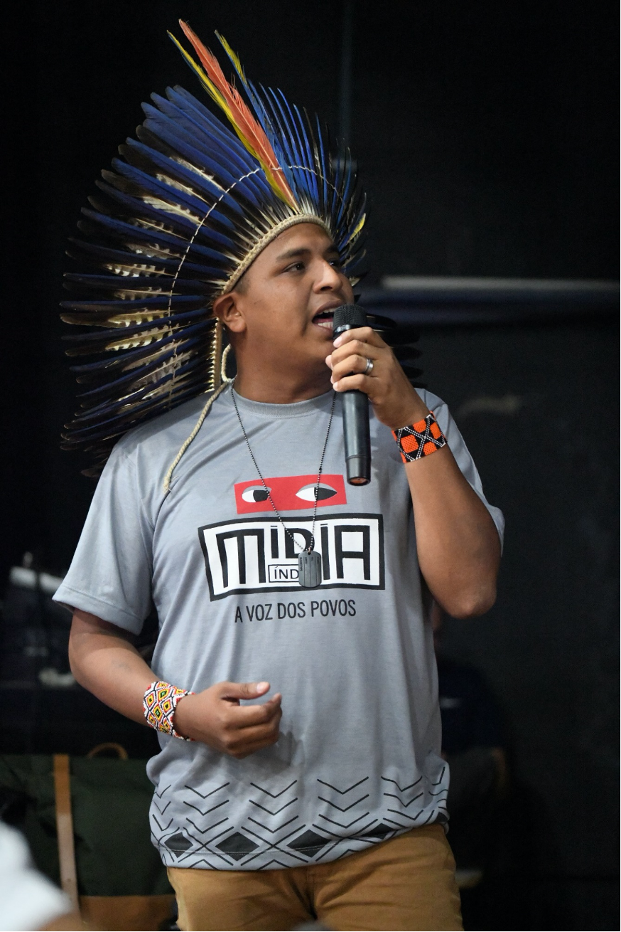 Erisvan Bone Guajajara pendant la troisième Rencontre internationale Entre Écrans, l’Hallucination politique des écrans, qui s’est tenue à l’université de Brasília en septembre 2019. Photo : Gérard Wormser